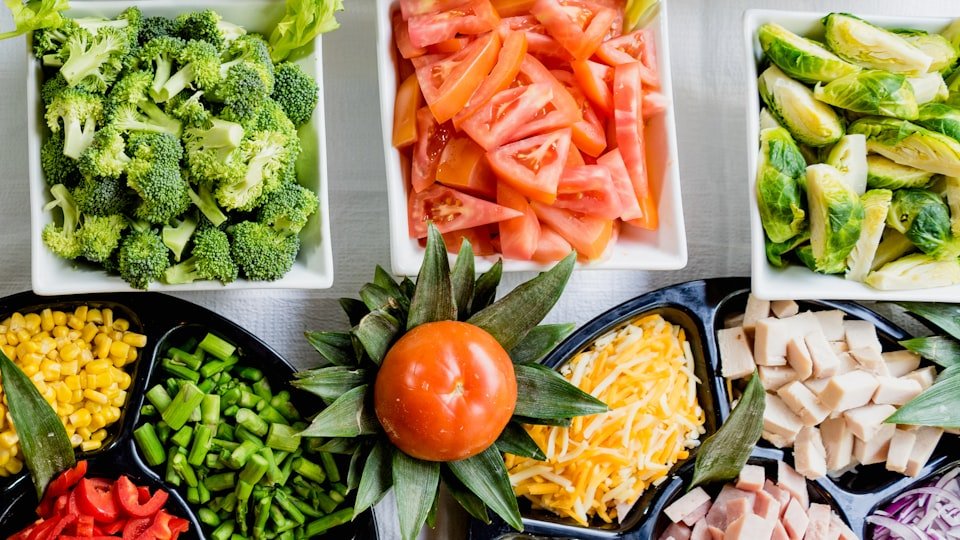 Vì sao phải kiểm nghiệm bao bì tiếp xúc thực phẩm trước khi công bố? — minh họa